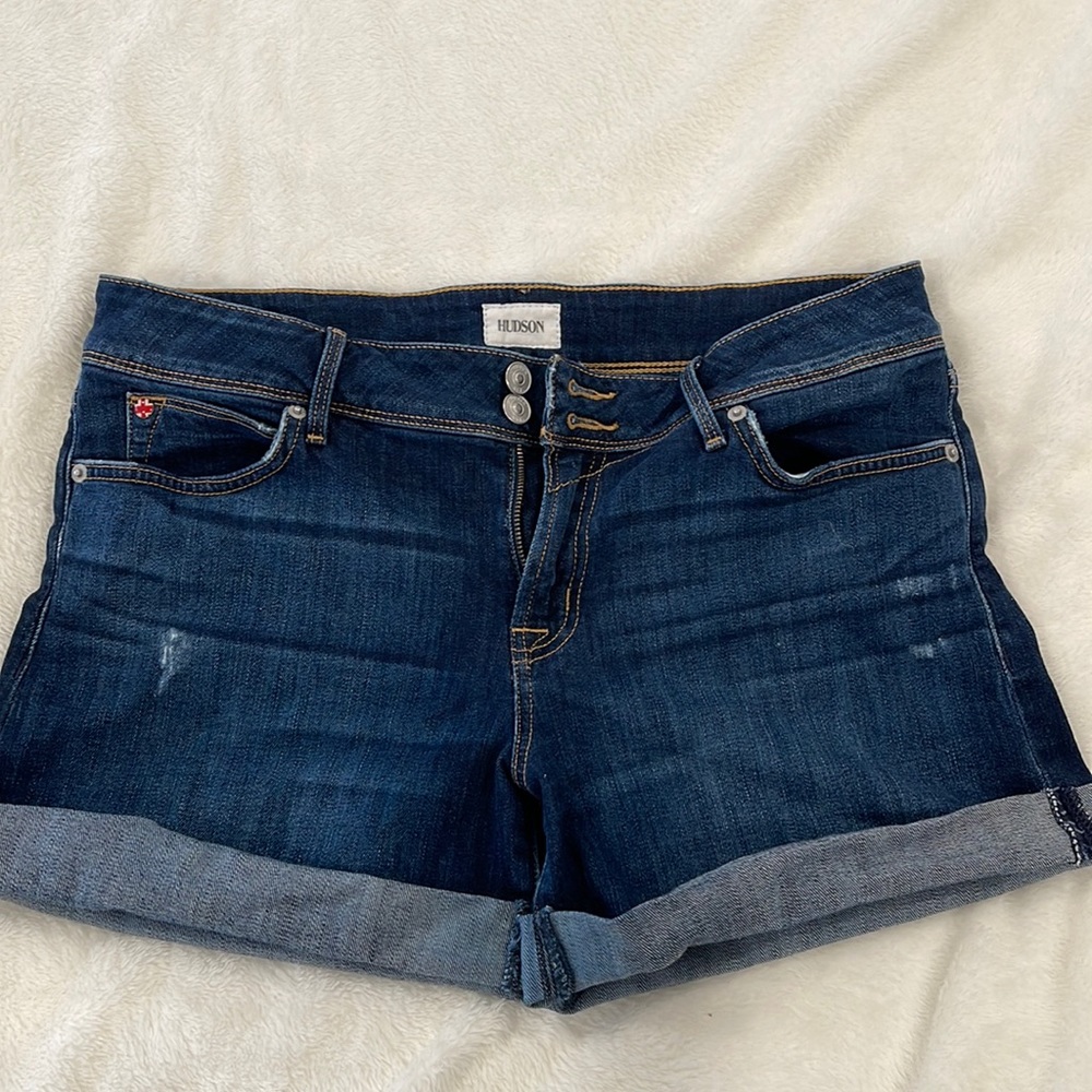 Hudson jean shorts! Stretchy! Size 30! Croxly mid thigh short! Great condition!
